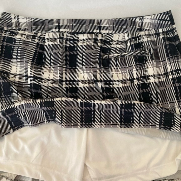 IZOD Printed Golf Skirt With Pocket Size 10 - Picture 4 of 7